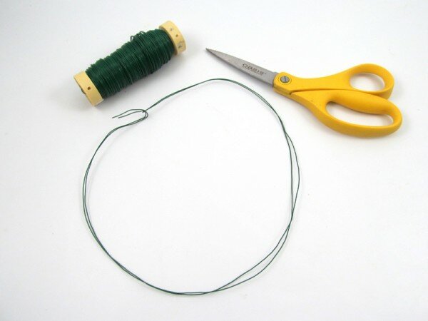 Baby's Breath Floral Crown headpiece DIY tutorial by BloomsByTheBox on Oh Lovely Day