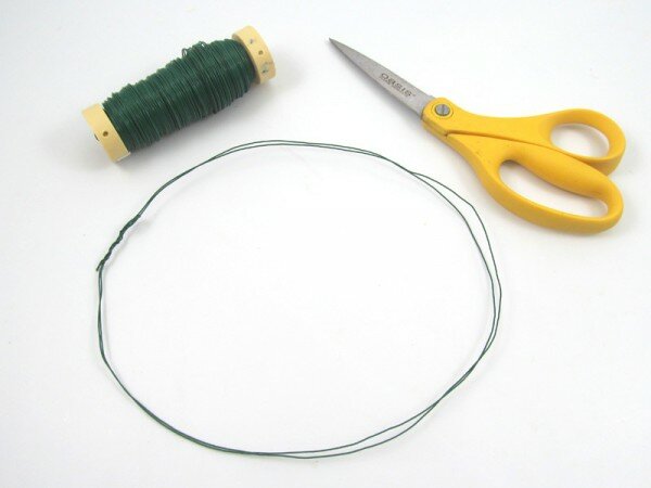 Baby's Breath Floral Crown headpiece DIY tutorial by BloomsByTheBox on Oh Lovely Day