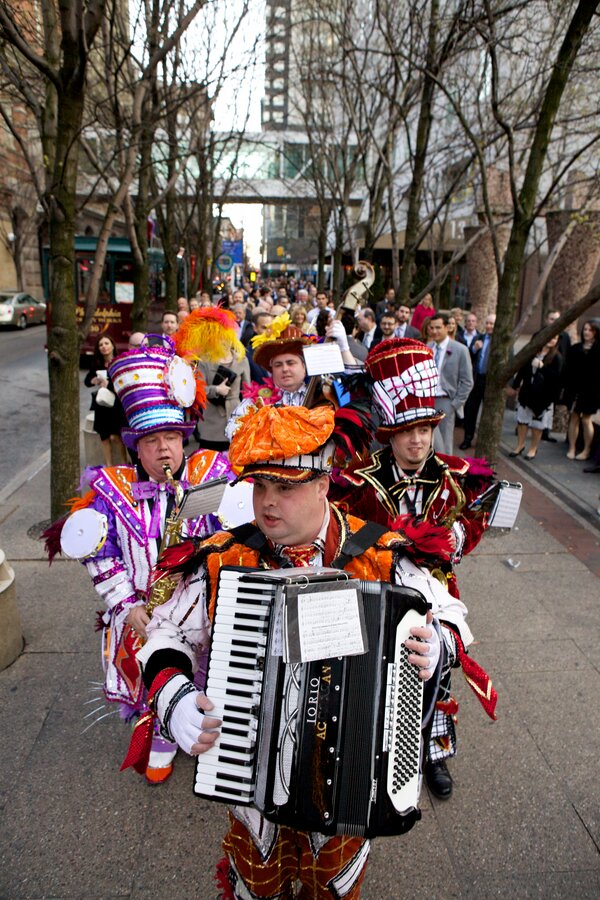 colorful & quirky philadelphia wedding | langdon photography on ohlovelyday.com