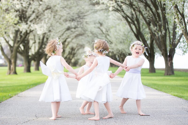 Sweet Sister Photoshoot | Laura Wills Photography on ohlovelyday.com