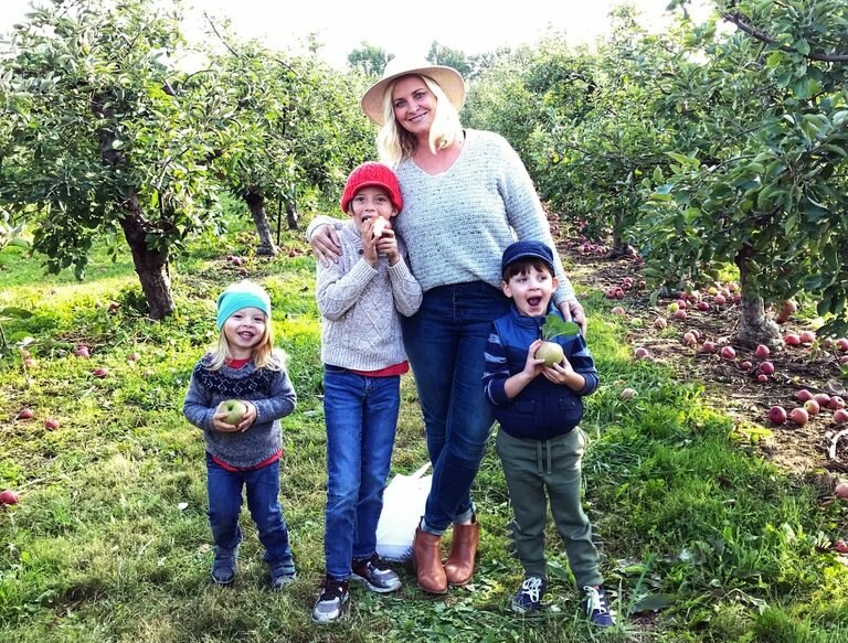 Fall fun and apple picking at Lynd Fruit Farm in Columbus, Ohio